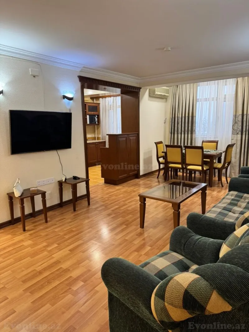 3 otaqlı Mənzil 100 m² İçərişəhər m. Kirayə verilir