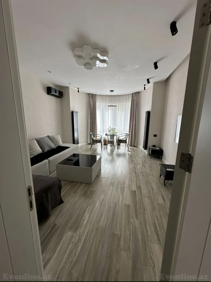 Satılır 3 otaqlı Mənzil Yeni tikili 130 m² 8 Noyabr m. - şəkil 2