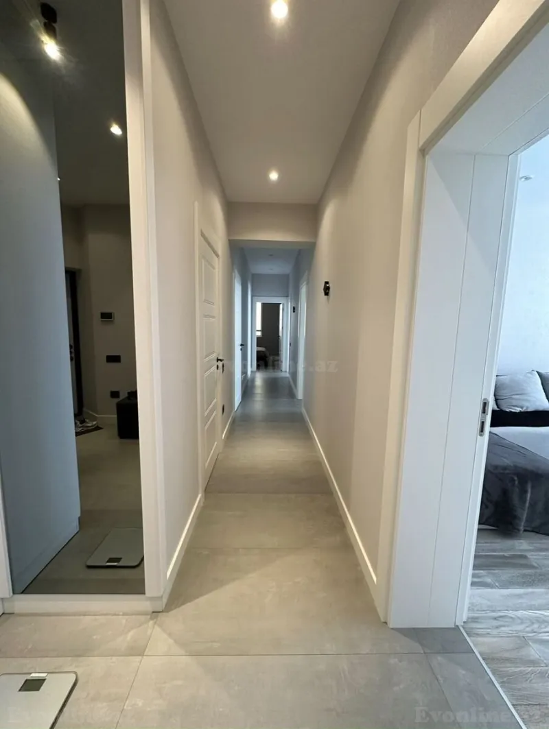 Satılır 3 otaqlı Mənzil Yeni tikili 130 m² 8 Noyabr m. - şəkil 4