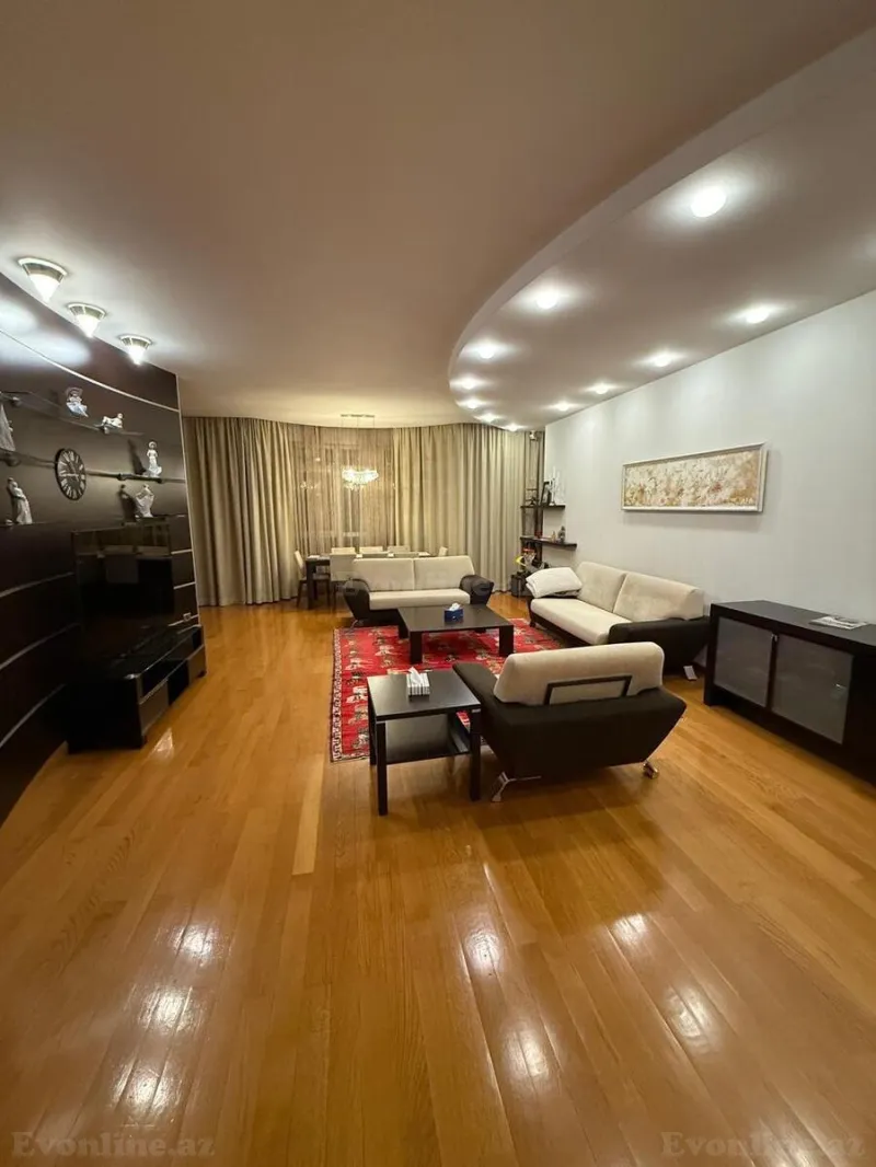 4 otaqlı Mənzil 199 m² 28 May m. Satılır