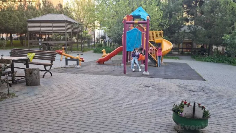 Satılır 2 otaqlı Mənzil Köhnə tikili 60 m² Xalqlar Dostluğu m. - şəkil 3