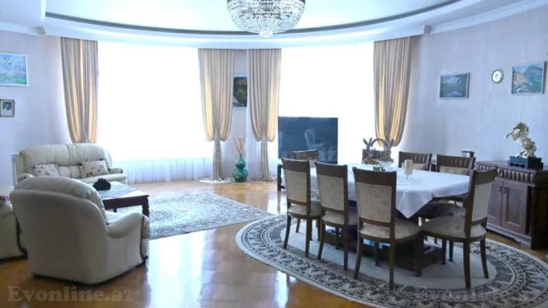 Kirayə verilir 4 otaqlı Mənzil Yeni tikili 210 m² Sahil m.