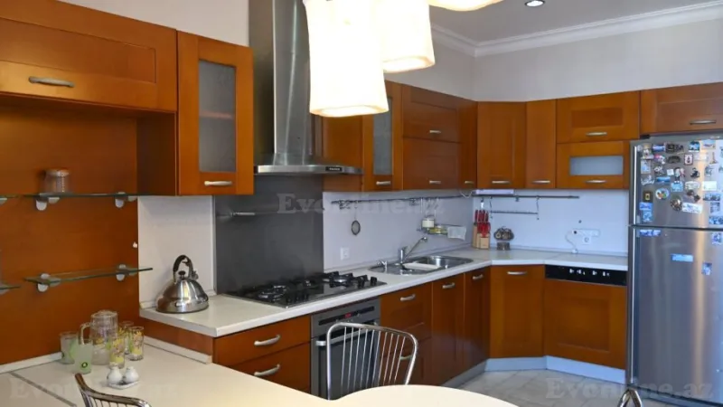 Kirayə verilir 4 otaqlı Mənzil Yeni tikili 210 m² Sahil m. - şəkil 11