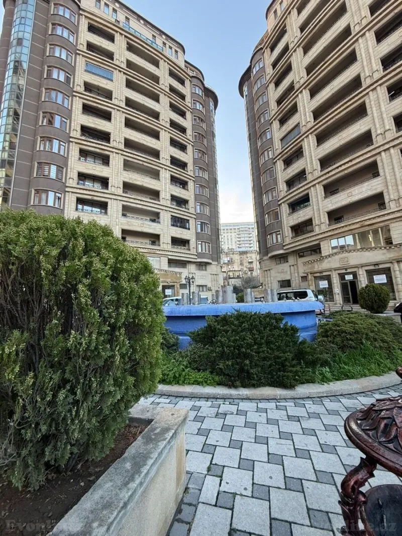 Satılır 3 otaqlı Mənzil Yeni tikili 152 m² Nizami m.