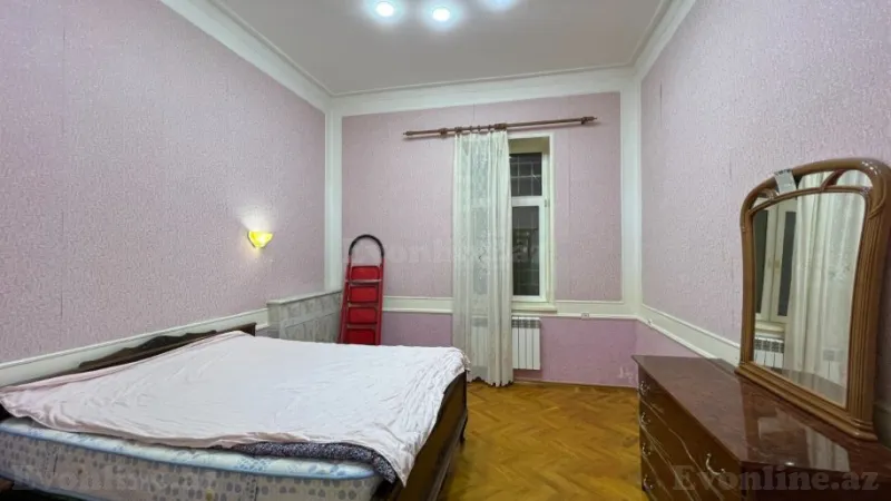 Kirayə verilir 3 otaqlı Mənzil Köhnə tikili 100 m² Sahil m. - şəkil 3
