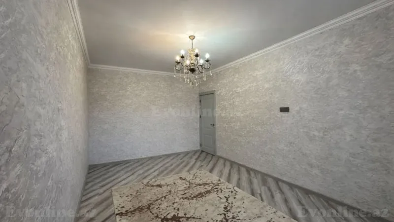Satılır 5 otaqlı Mənzil Köhnə tikili 130 m² Qaraçuxur
