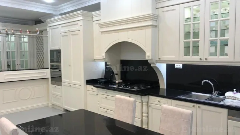 4 otaqlı Mənzil 268 m² Xətai r. Satılır