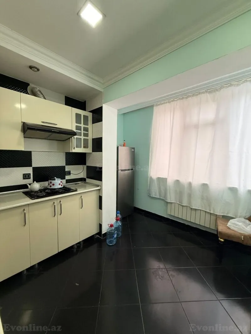 Satılır 2 otaqlı Mənzil Köhnə tikili 70 m² 20 Yanvar m. - şəkil 9