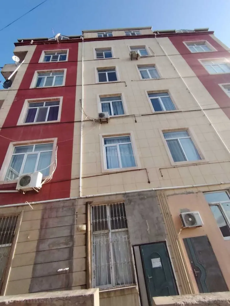 3 otaqlı Mənzil 117 m² İnşaatçılar m. Satılır