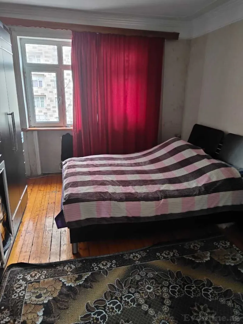 Satılır 4 otaqlı Mənzil Köhnə tikili 100 m² Xalqlar Dostluğu m. - şəkil 2