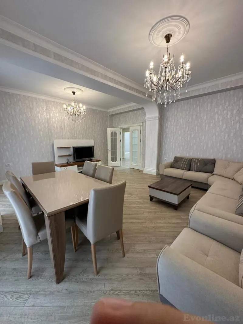 3 otaqlı Mənzil 137 m² Xətai r. Kirayə verilir