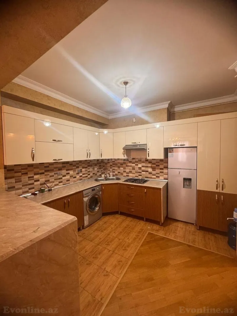 3 otaqlı Mənzil 98 m² Nəsimi m. Kirayə verilir