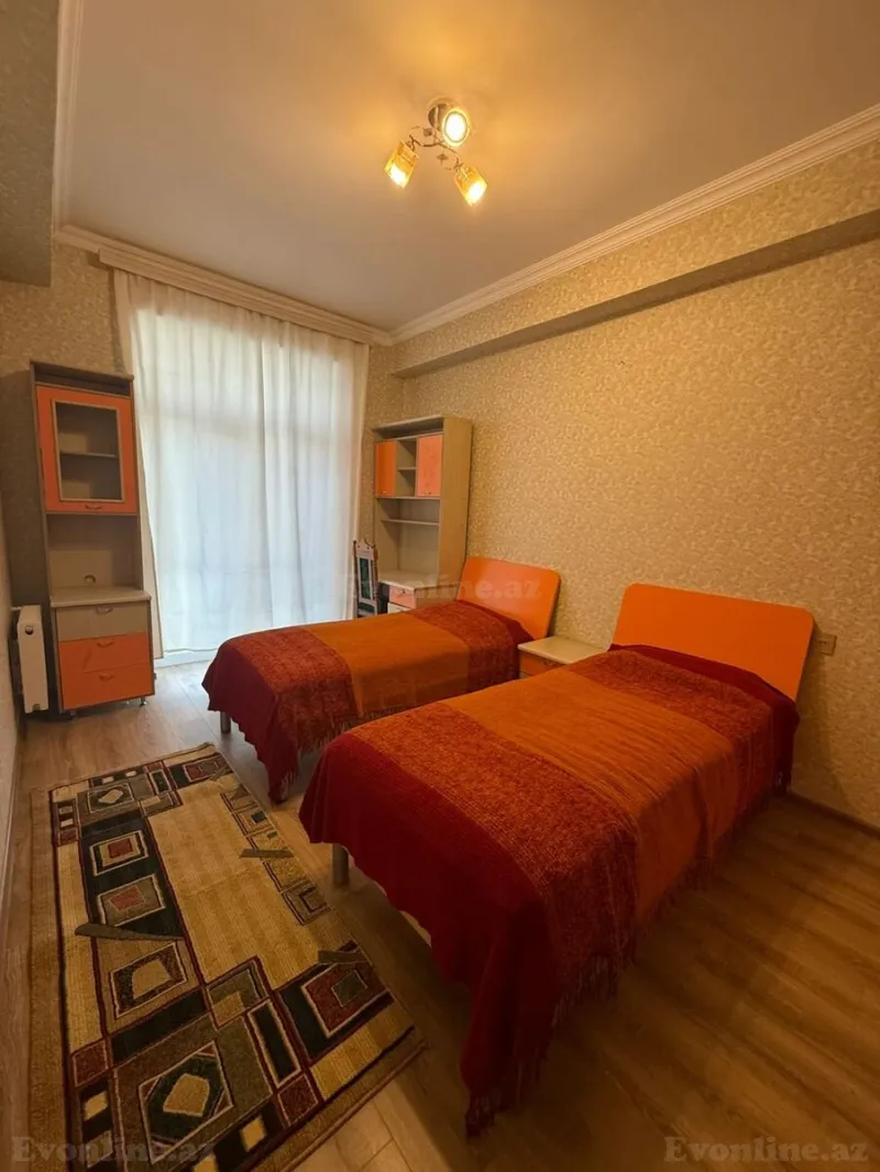3 otaqlı Mənzil 80 m² İnşaatçılar m. Kirayə verilir