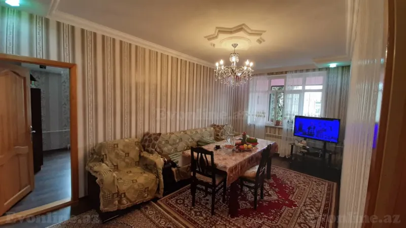 Satılır 5 otaqlı Mənzil Köhnə tikili 110 m² Bakıxanov