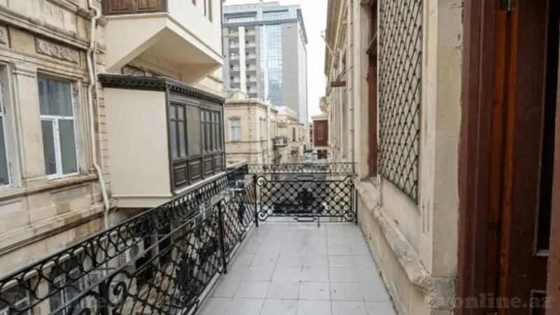 8 otaqlı Ofis 450 m² Nizami m. Kirayə verilir
