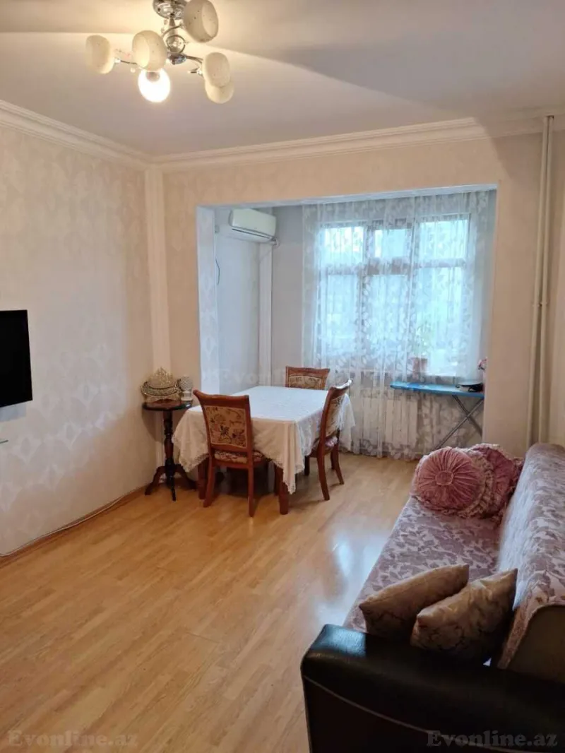 Satılır 2 otaqlı Mənzil Köhnə tikili 60 m² Gənclik m. - şəkil 2