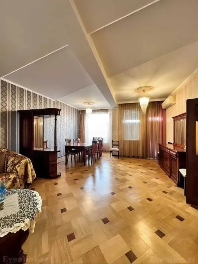 4 otaqlı Mənzil 165 m² Elmlər Akademiyası m. Satılır