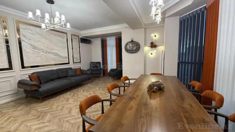 Satılır 3 otaqlı Mənzil Yeni tikili 137 m² 8 Noyabr m.