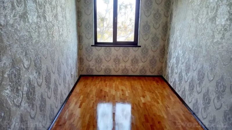 Satılır 2 otaqlı Mənzil Köhnə tikili 40 m² 4-cü mikrorayon - şəkil 3