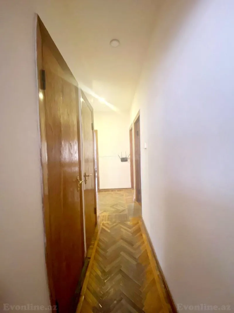 4 otaqlı Mənzil 110 m² Qara Qarayev m. Kirayə verilir