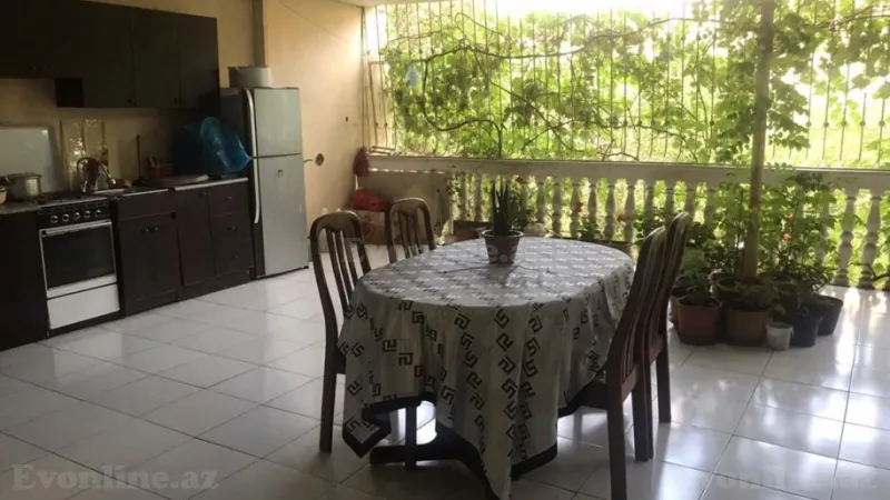4 otaqlı Mənzil 160 m² 8-ci mikrorayon Satılır