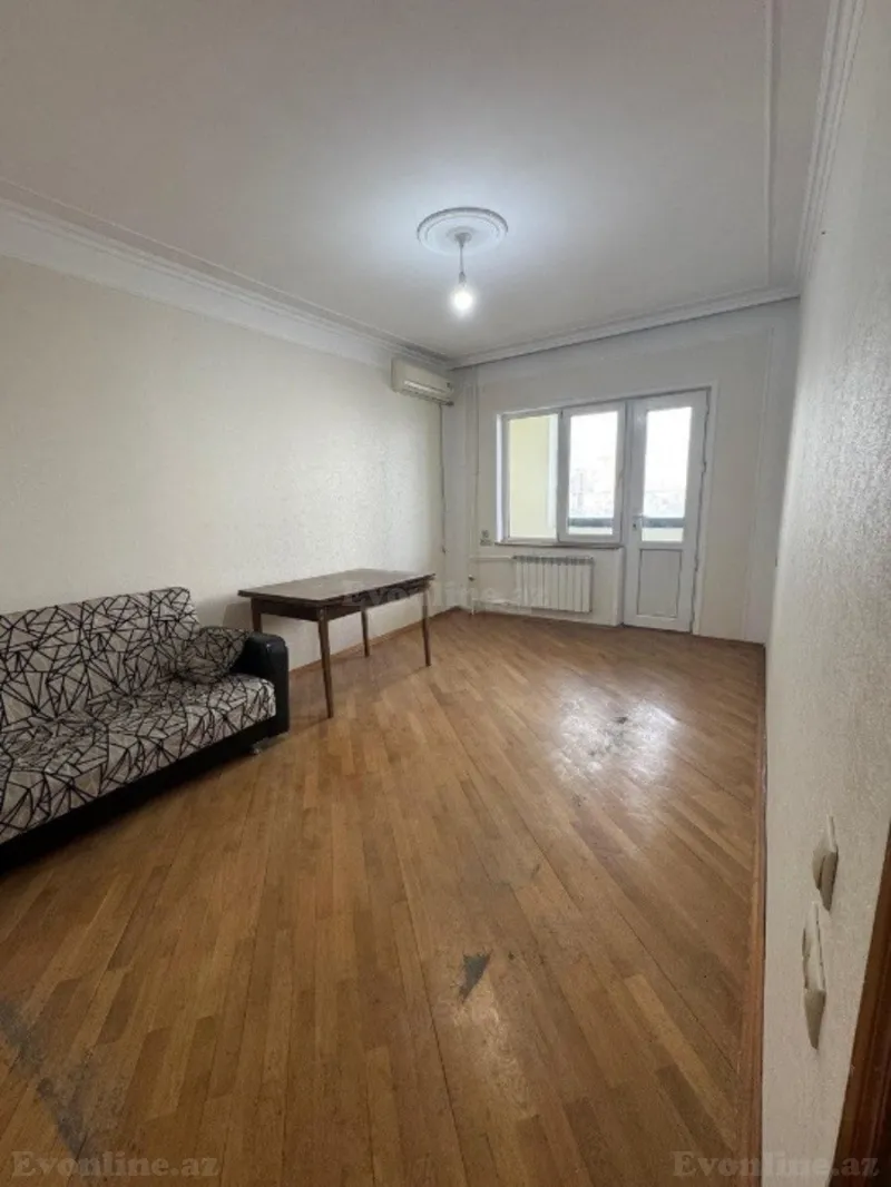 Satılır 2 otaqlı Mənzil Köhnə tikili 60 m² 20 Yanvar m. - şəkil 2