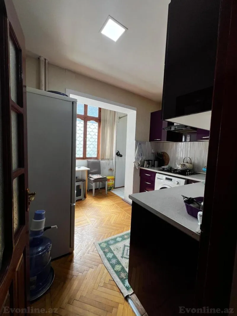Satılır 5 otaqlı Mənzil Köhnə tikili 120 m² İnşaatçılar m. - şəkil 2