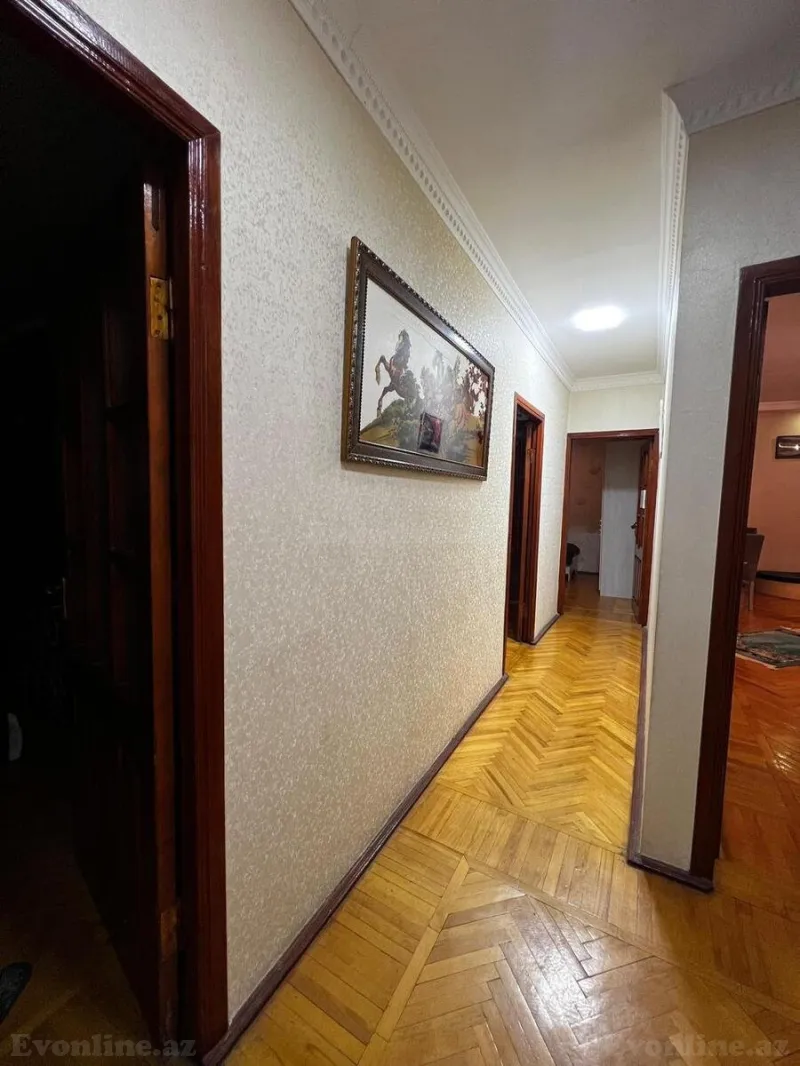 Satılır 5 otaqlı Mənzil Köhnə tikili 120 m² İnşaatçılar m. - şəkil 9