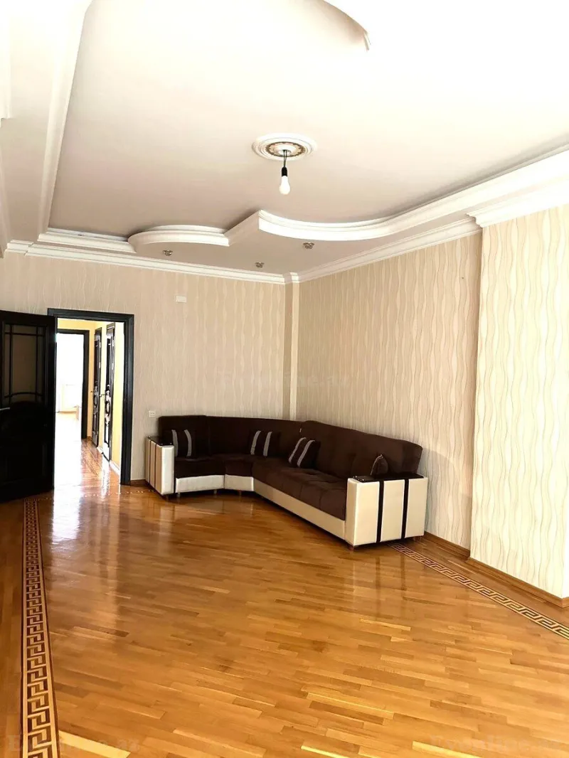 3 otaqlı Mənzil 135 m² Neftçilər m. Kirayə verilir