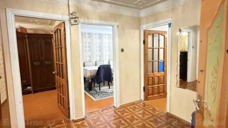 Satılır 4 otaqlı Mənzil Köhnə tikili 100 m² Neftçilər m. - şəkil 3
