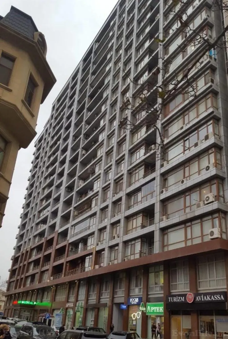 Satılır 3 otaqlı Mənzil Yeni tikili 136 m² 28 May m.