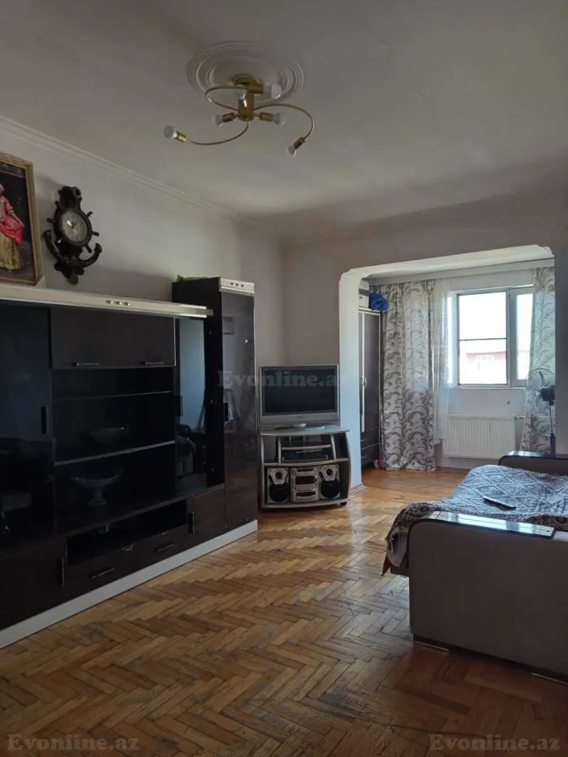 Satılır 3 otaqlı Mənzil Köhnə tikili 80 m² Xalqlar Dostluğu m. - şəkil 2