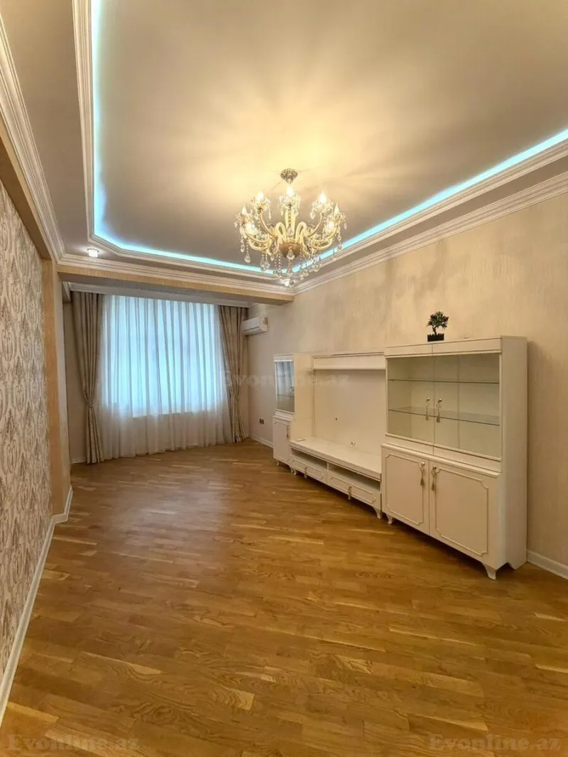 3 otaqlı Mənzil 76 m² İnşaatçılar m. Satılır