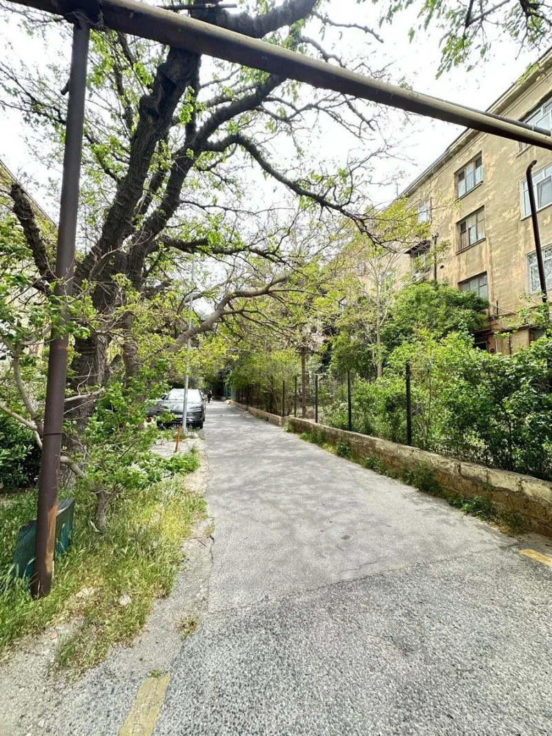 Satılır 3 otaqlı Mənzil Köhnə tikili 85 m² Yasamal r. - şəkil 2