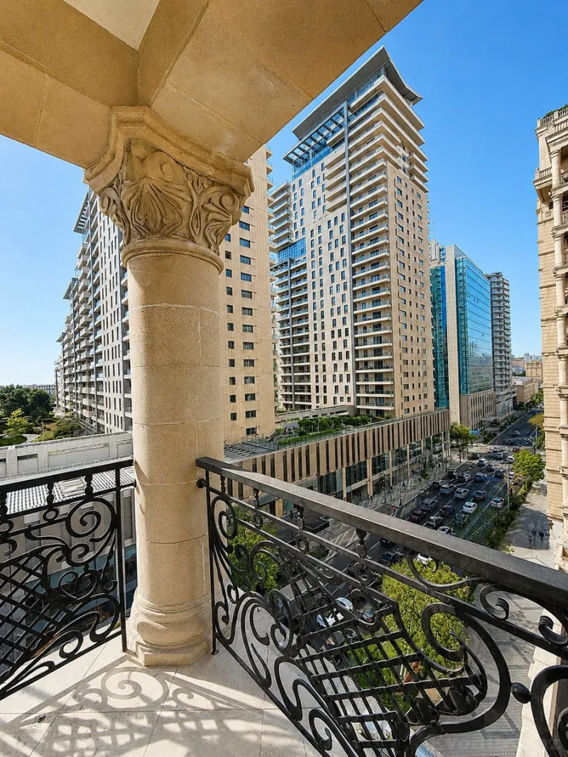3 otaqlı Mənzil 202 m² 28 May m. Satılır