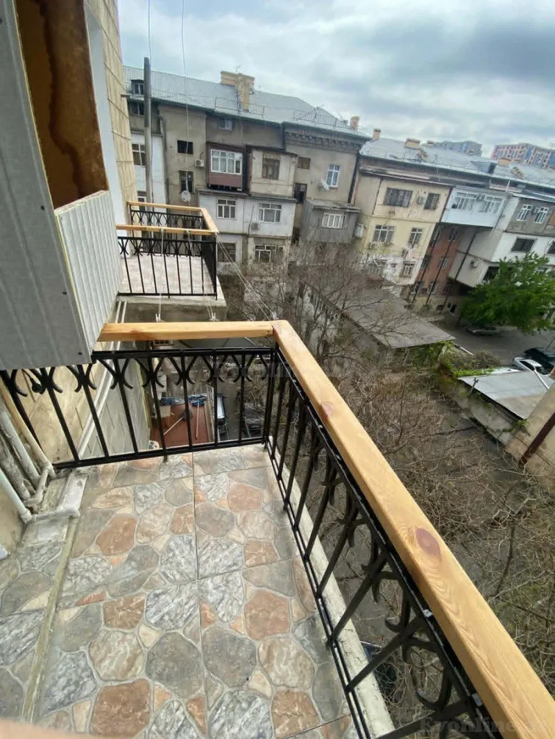 Satılır 3 otaqlı Mənzil Köhnə tikili 75 m² Nəsimi r. - şəkil 2