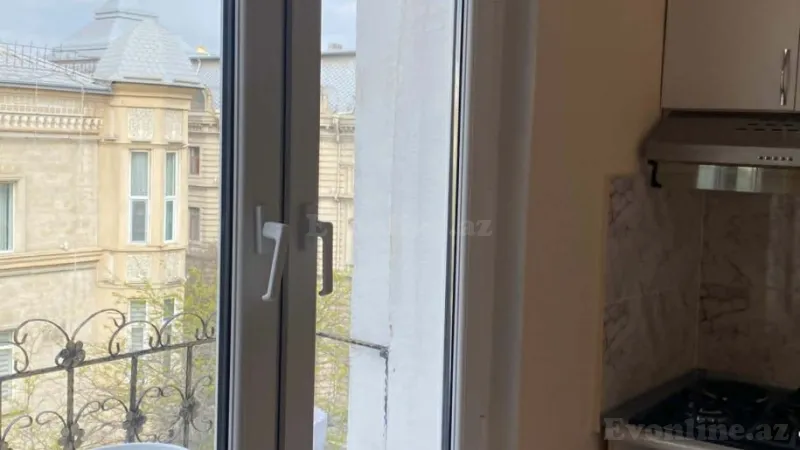 Satılır 3 otaqlı Mənzil Köhnə tikili 75 m² Nəsimi r. - şəkil 3