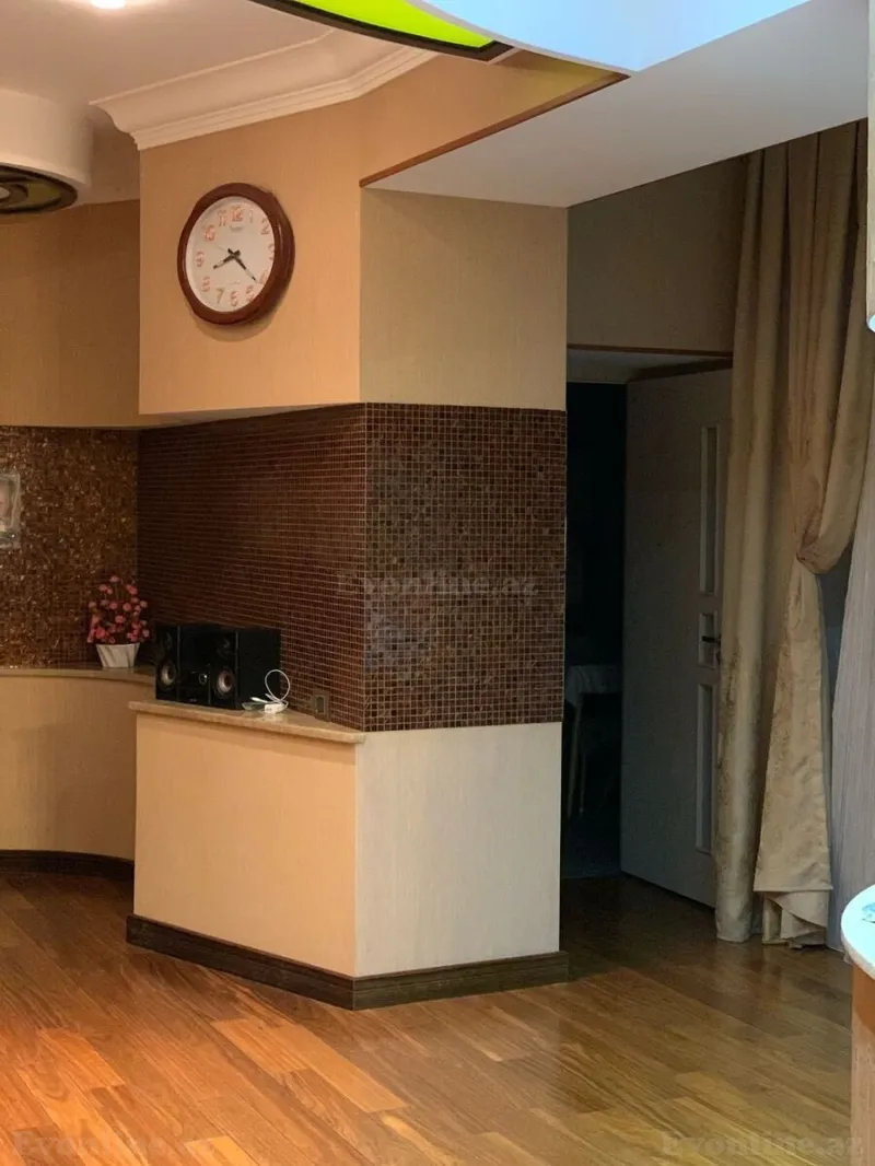 Satılır 3 otaqlı Mənzil Köhnə tikili 110 m² Nizami m. - şəkil 13