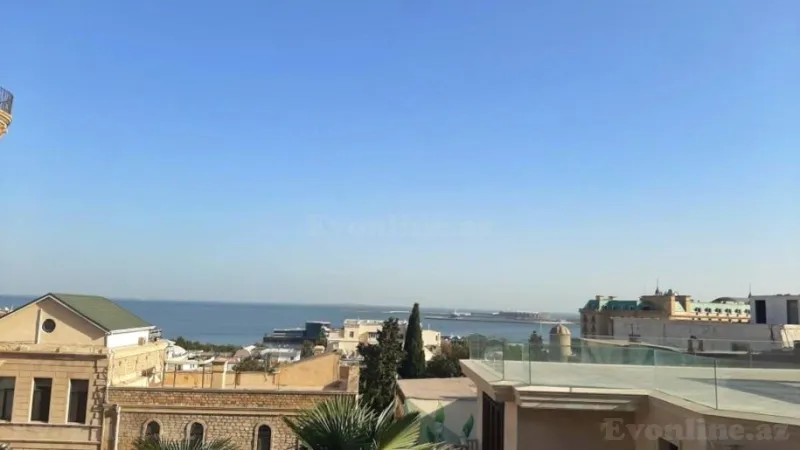 2 otaqlı Mənzil 150 m² İçərişəhər m. Kirayə verilir