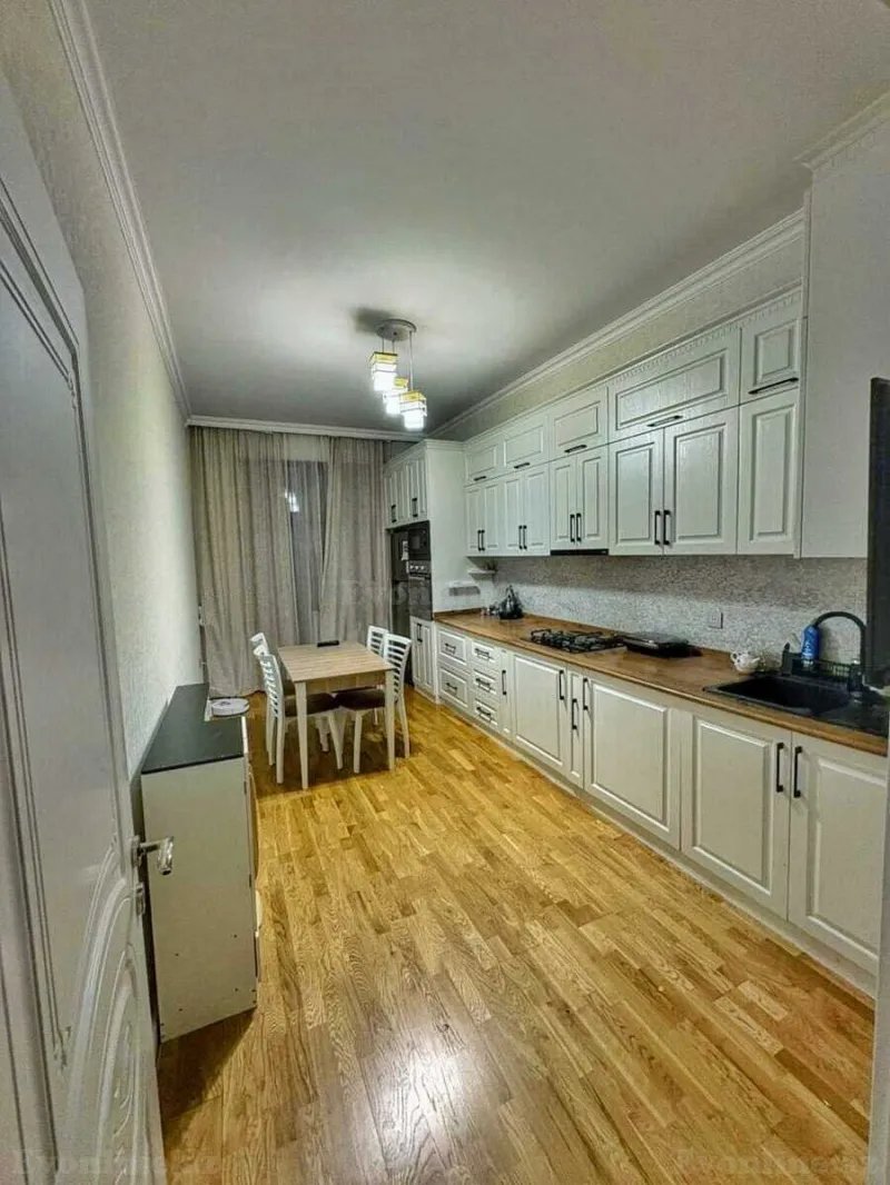 3 otaqlı Mənzil 110 m² Qara Qarayev m. Satılır