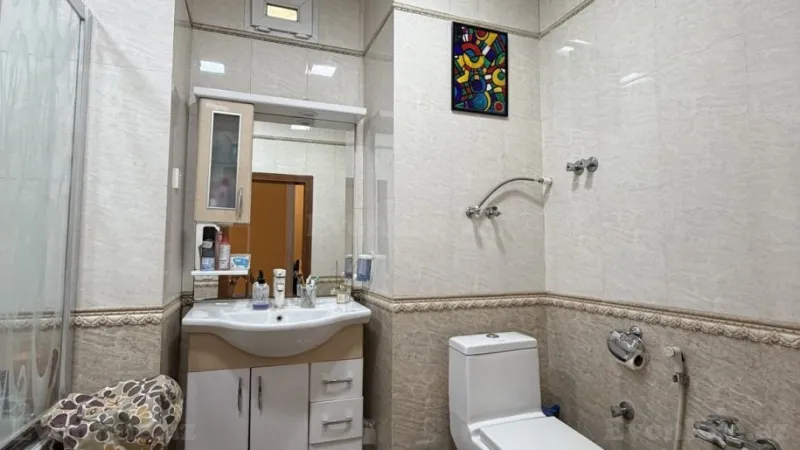 Satılır 4 otaqlı Mənzil Köhnə tikili 140 m² Sahil m. - şəkil 21