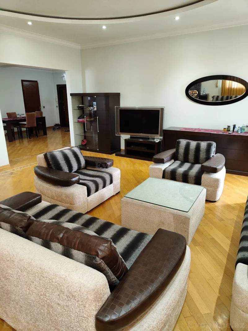 3 otaqlı Mənzil 145 m² Nərimanov r. Kirayə verilir