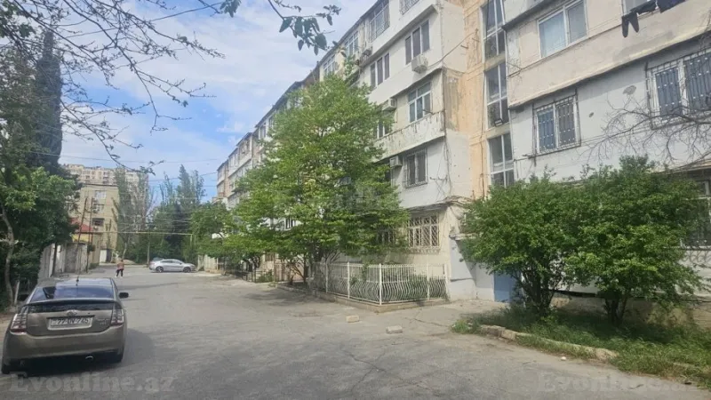 3 otaqlı Mənzil 98 m² 4-cü mikrorayon Satılır