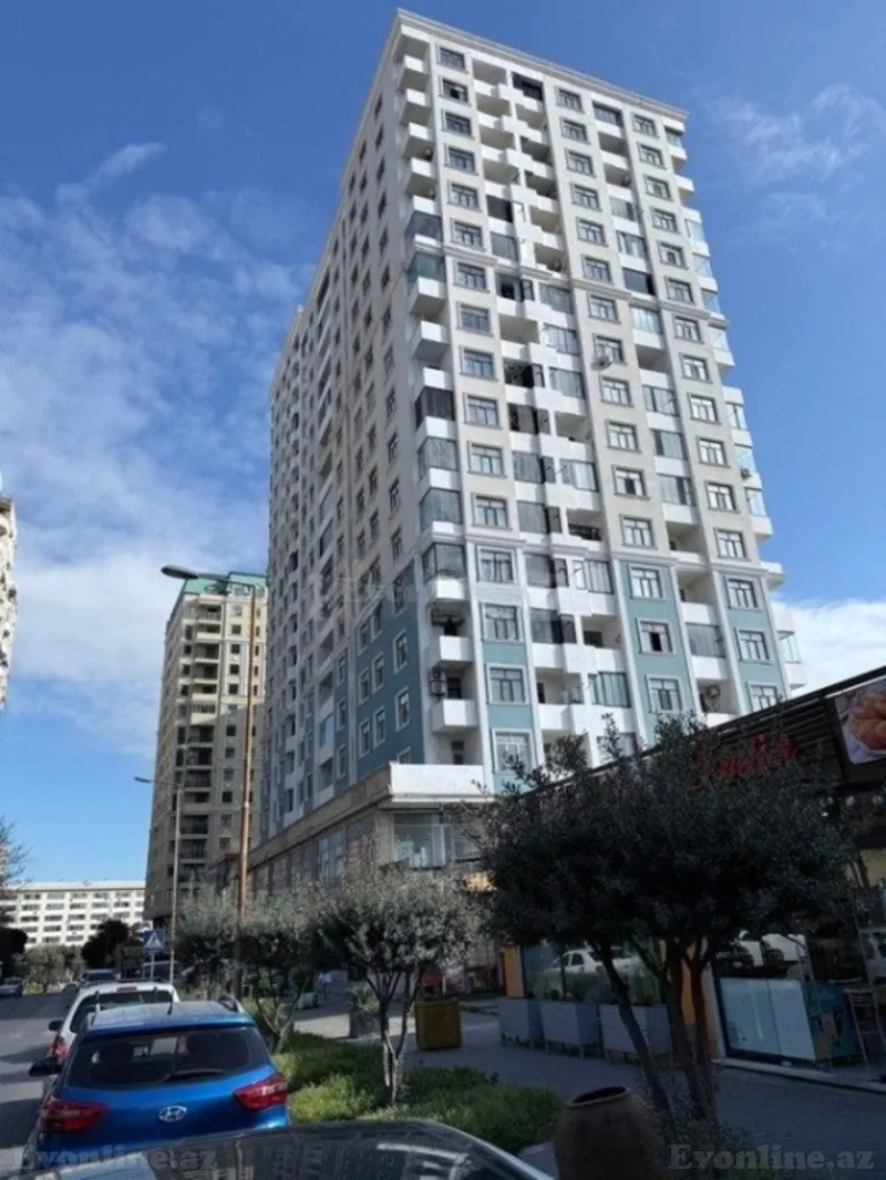 3 otaqlı Mənzil 97 m² 8-ci mikrorayon Satılır