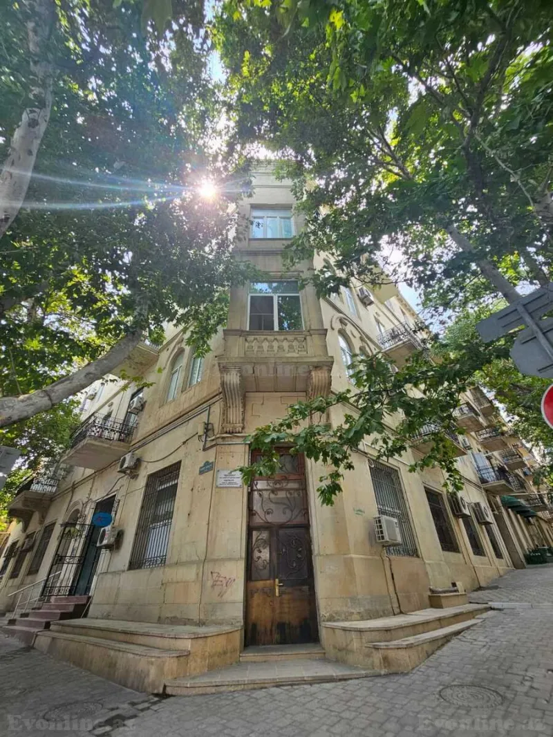 4 otaqlı Mənzil 180 m² İçərişəhər m. Satılır