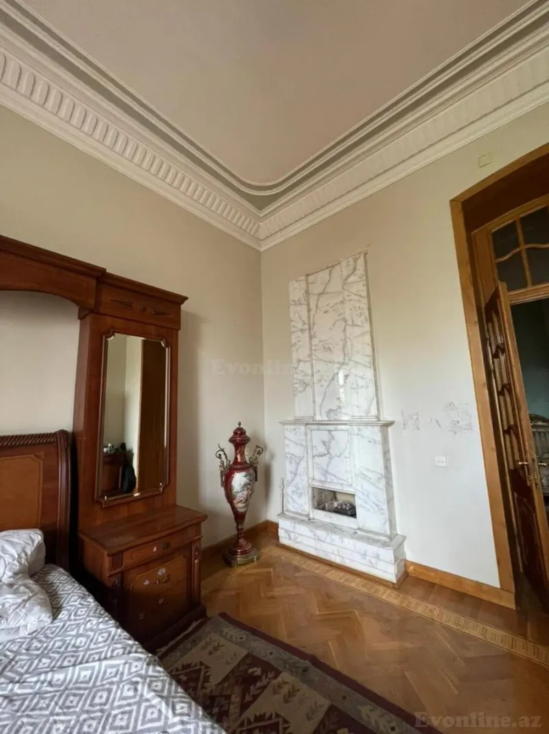 Satılır 4 otaqlı Mənzil Köhnə tikili 180 m² İçərişəhər m. - şəkil 13