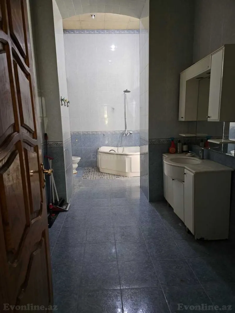 Satılır 4 otaqlı Mənzil Köhnə tikili 180 m² İçərişəhər m. - şəkil 16