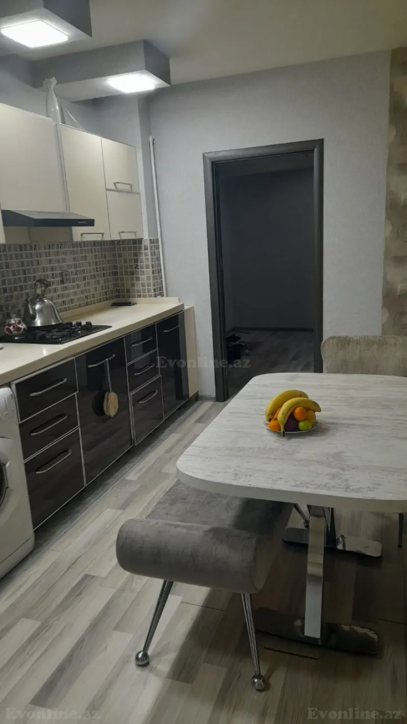 Satılır 4 otaqlı Mənzil Köhnə tikili 100 m² Yeni Günəşli - şəkil 2