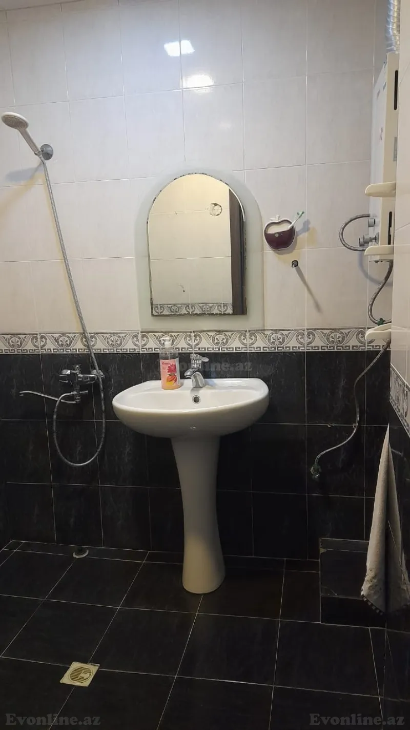 Satılır 4 otaqlı Mənzil Köhnə tikili 100 m² Yeni Günəşli - şəkil 15