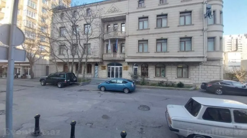 Satılır Obyekt 2105.7 m² Yasamal